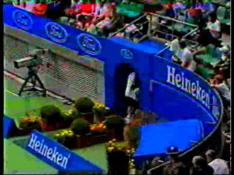 gianni clerici perde la serietà professionale.avi