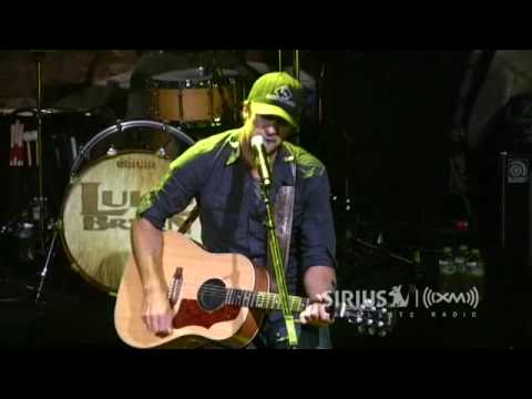 Luke Bryan Performs "Doin' My Thing"  on SiriusXM Radio
