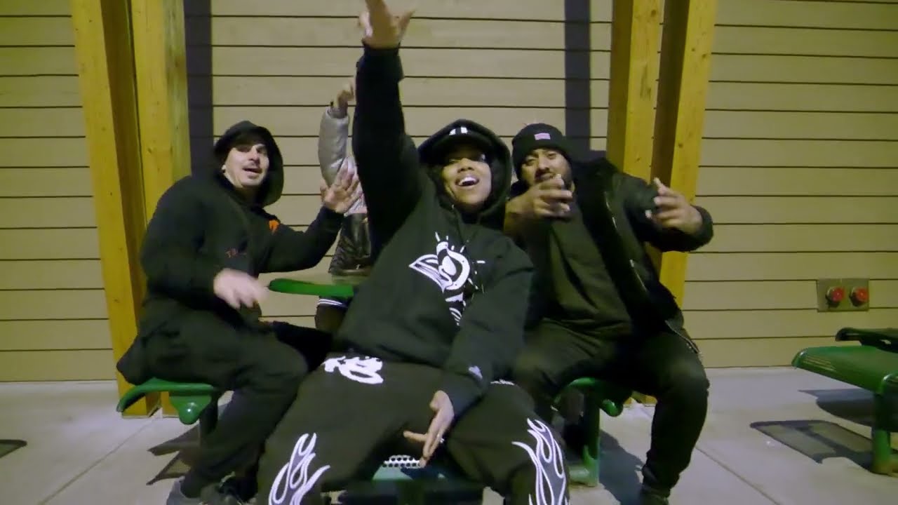 Lady Leshurr – “Mazza”