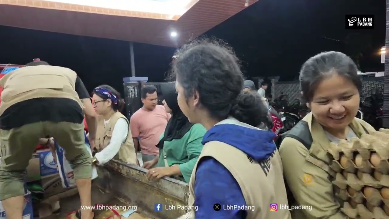 LBH Padang dan Relawan Warga Bantu Watga Menyalurkan Donasi ke Anduriang, Padang Pariaman