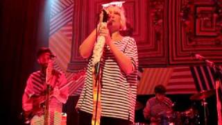 Sia - &quot;Be Good to Me&quot; (House of Blues San Diego 04/19/10)