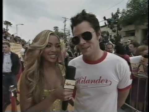 Beyonce and Mark Hoppus hosting the 2001 MTV Movie Awards pre-show red carpet