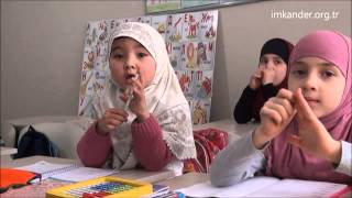 preview picture of video 'Dua und Koran Rezitation von kleinem Mädchen aus Ost-Turkestan. IMKANDER'