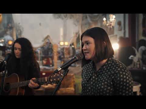 Video thumbnail for Travelling Bones (Live)