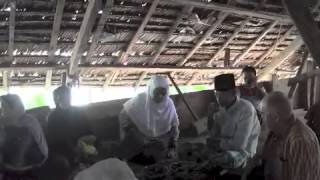 preview picture of video 'Building A Traditional Pinisi Schooner: Naga Laut Blessing Ceremony'