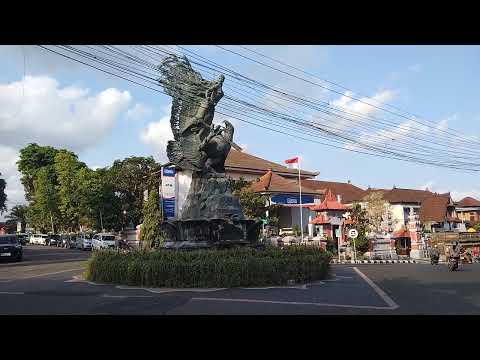 SUASANA PEREMPATAN PATUNG SAGUNG WAH KOTA TABANAN BALI