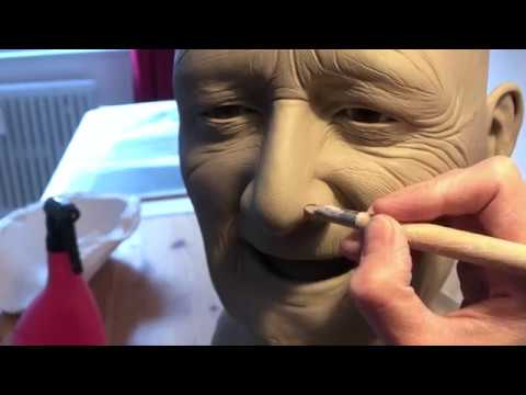 Modellieren des Tonkopfes von einem alten Mann - by Künstlerin Jana Merkens