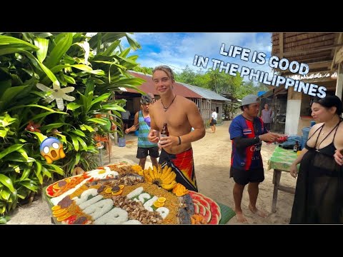 Norwegians tried the Filipino boodle fight for the first time in SIARGAO island!! 