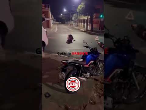 Colisão violenta entre carro e moto deixa trânsito tenso na Av. Marechal Rondon, em Goiânia