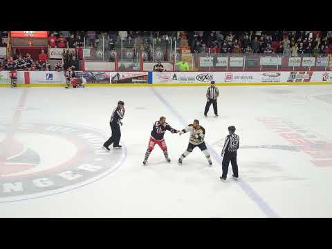 Fight/Bagarre Dave Hamel vs Derek Parker 14 avril 2023