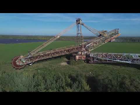 Blaues Wunder | Schaufelradbagger von oben - verlassen, gewaltig, beeindruckend | LAUSITZ VON OBEN