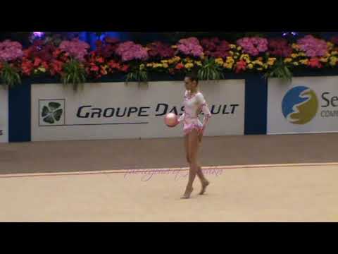 Gillian LEOPOLD (FRA) ball - 2013 Corbeil AA