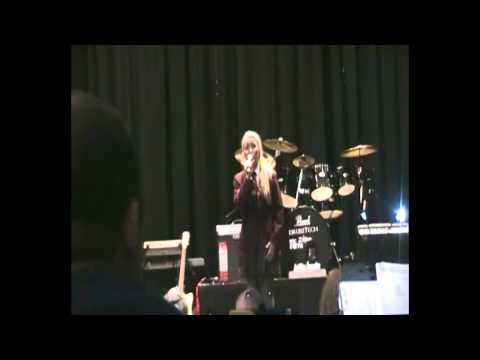 Shania Eliassen (17) Depuis le Jour - school concert 19 sept 2014