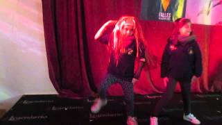 Bailando Alba en el escenario