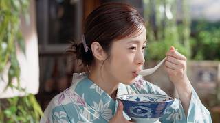 上戸彩、浴衣姿で冷うどんを堪能「深いなぁ～」　丸亀製麺新CM＋メーキング