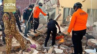 Decenas de muertos tras un sismo de magnitud 7,7 que sacudió la costa de Indonesia