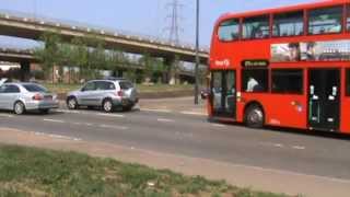 preview picture of video 'Wanstead Practical Test Routes - Charlie Brown Roundabout'