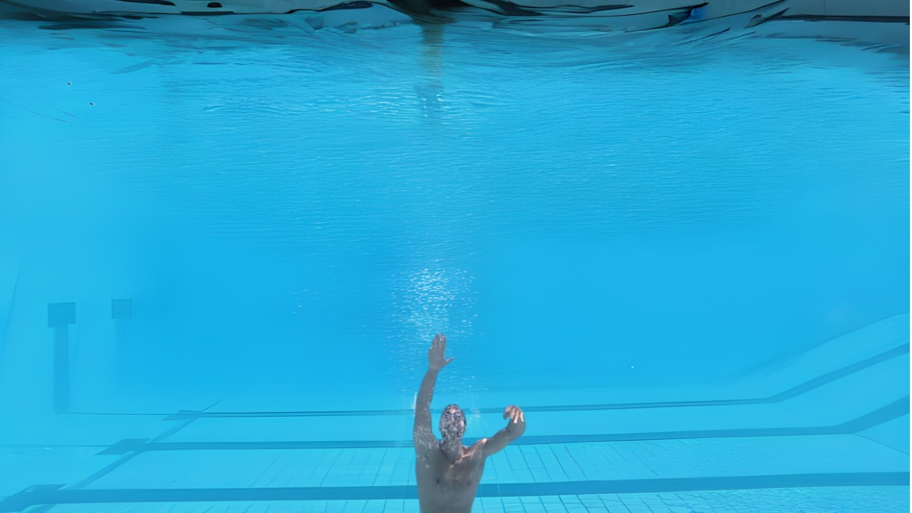 O QUE FAZER SE CAIR NUMA PISCINA FUNDA? (técnicas para sustentar-se por muito tempo)