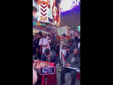 Spectators Cheer Chess Player's 60-Hour Record Attempt in Times Square