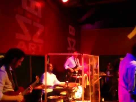 HiGHER feat. Elodie Ji@Bizz'Art 13/4/13 MEDLEY BEYONCE