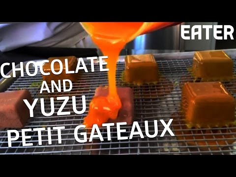 Chocolate e Yuzu Petit Gâteaux, também conhecidos como Mini Bolos Super Bonitos