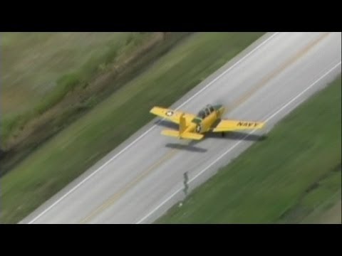 緊急着陸フロリダ州の高速道路に飛行機が着陸 (Emergency landing: Plane lands on Florida highway)