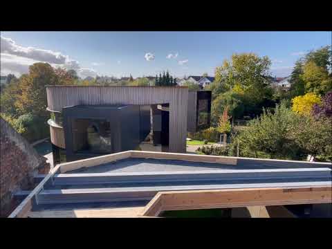 DrehHaus Kylie, Abtauchen durch Carport