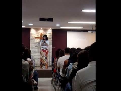 Fernanda Brum na Igreja Shalon