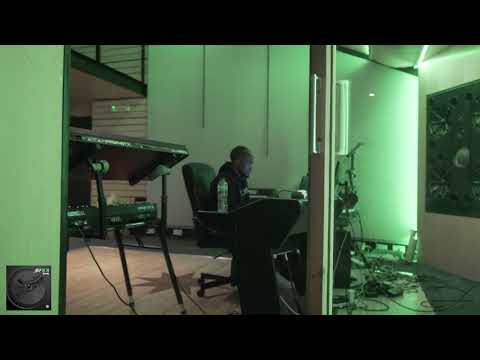 E. Mak - Time Flies Ft. Villz & Little Torment (Audio)