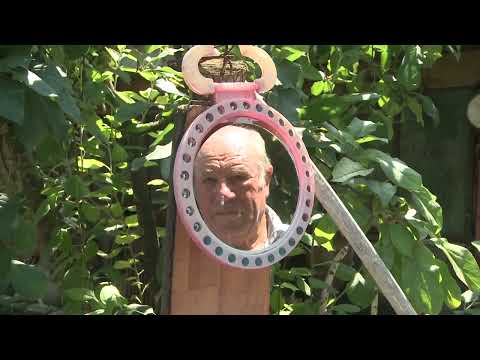 La pas prin satele uitate de politicieni. Oamenii aleg: ori aprind becul, ori udă grădina