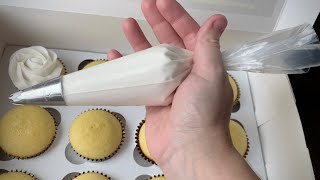 Basic piping - how to hold and use a piping bag and tips