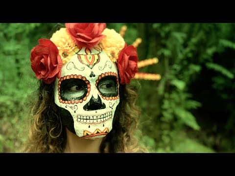 LARISA music - Calaverita (Video Oficial)