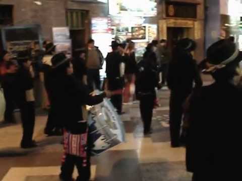 Escuela del sicuri de Juventud Obrera por las calles de Puno