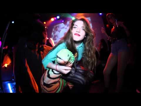 download lagu mp3 mp4 Apolo Cupcake, download lagu Apolo Cupcake gratis, unduh video klip Apolo Cupcake