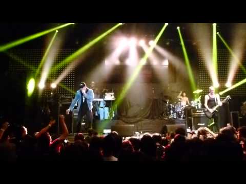 download lagu mp3 mp4 Heroes Del Silencio Catupecu Machu, download lagu Heroes Del Silencio Catupecu Machu gratis, unduh video klip Heroes Del Silencio Catupecu Machu