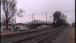 preview picture of video 'Union Pacific Challenger 3985 steams through Bearden, Arkansas'
