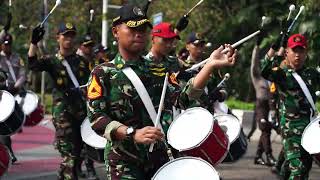 Download lagu LAGU MAJU TAK GENTAR DRUMBAND TARUNA AKADEMI TNI DAN AKPOL DI MONAS mp3