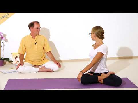 Drehung im Lotus - Yoga Asana Lexikon
