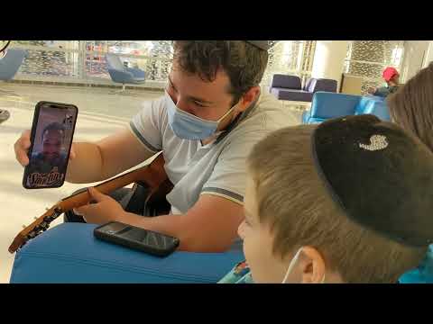 Moshe Tischler calls Yoni Z to sing with Yehuda