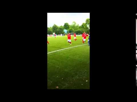 Promotiewedstrijd Dierensche Boys-SC Deventer: Penalty Can vanaf tribune