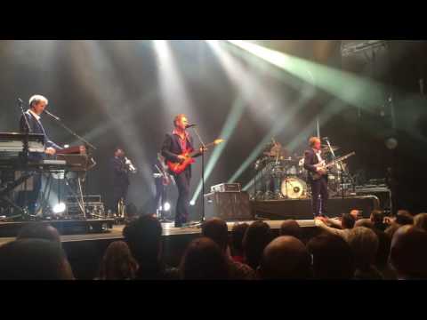 Level 42 - Hot Water (Sons and Daughters) - Live @ 013 Tilburg 20161108