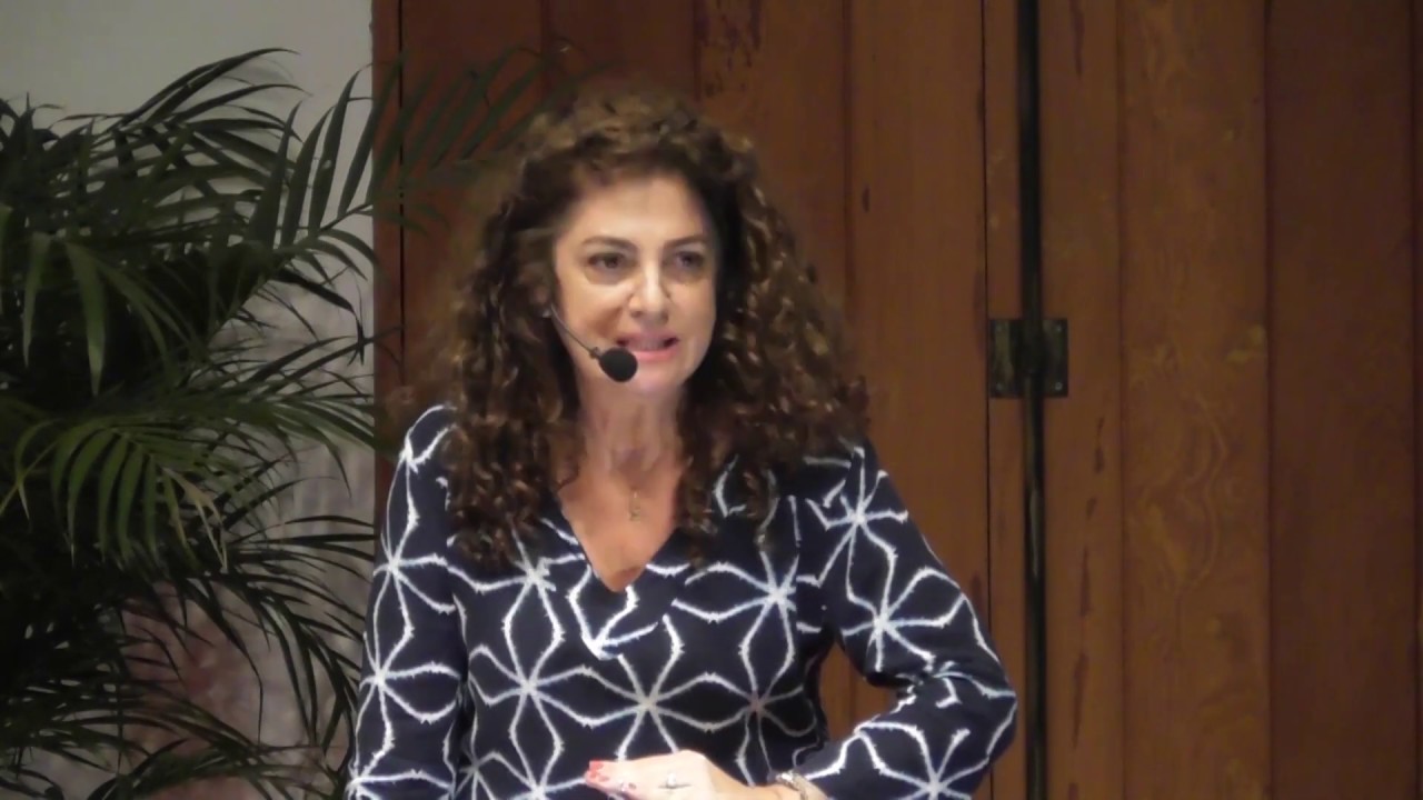 Os surdos ainda são colonizados | Sueli Ramalho Segala | TEDxTatuiED