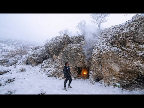 In Blizzard In A cave / Building a Stone Shelter with Fireplace in a Snowstorm