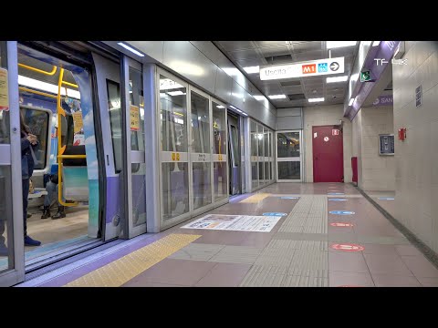 Abfahrtssignal einer U-Bahn in Mailand / departing signal