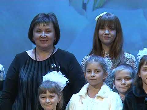 Многодетной семье из Курской области вручили ключи от долгожданного автомобиля