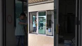 ชุดประตูบานเลื่อนแบ่งสามอิสระพร้อมมุ้งจีบ