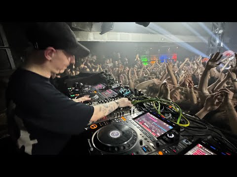 Klangkuenstler closing Barraca Valencia with “Die Welt Brennt” 😮‍💨💯