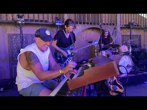 Lecia Louise live snippets at Woodford Folk Festival 2023