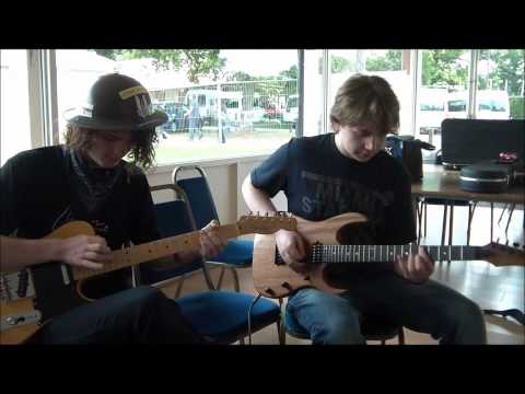 Ben Wilshire & Lyle Watt blues jam - MonkeyFest 2011