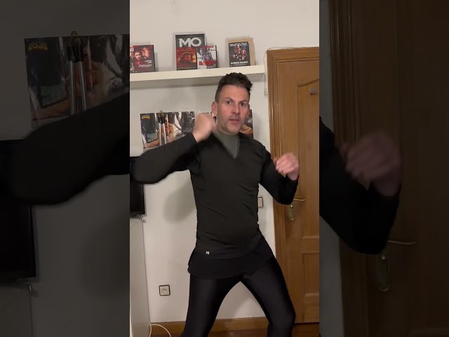 Vídeo relacionado con TOPOINT Nunchuck, Nunchucks/Nunchakus de goma espuma segura con cadena de acero para niños y principiantes, práctica y entrenamiento (negro)
